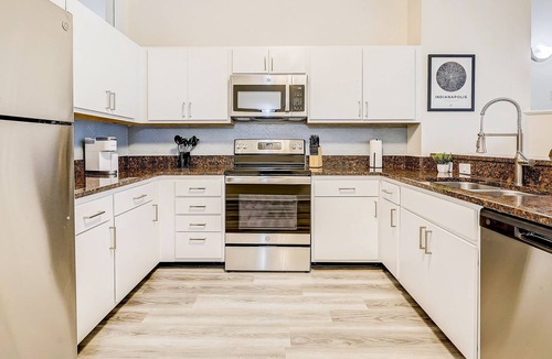 Mile Square Apartment | Frontdesk | 2 BR Apt near Indiana War Memorial
