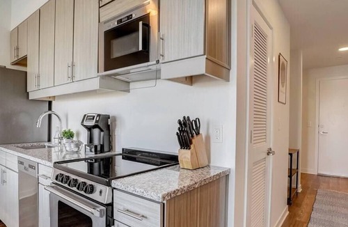 Avondale Apartment | Frontdesk | Open + Bright Studio Apt near UAB