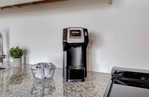 Avondale Apartment | Frontdesk | Open + Bright Studio Apt near UAB