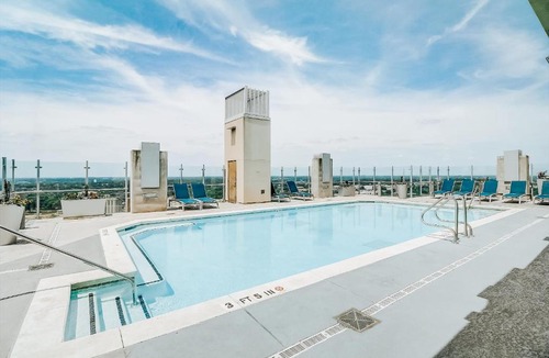 Charlotte Center City Apartment | FRONTDESK Skyhouse Apts Uptown Charlotte
