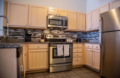 Mile Square Apartment | FRONTDESK Wholesale District Downtown Indy Apts