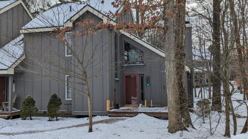 White Haven House | Frost Hollow by AvantStay Deck w Grill Game Room Loft