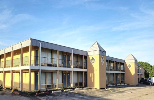 Lawton Apartment | Full Bed|Smoking|Lawton OK