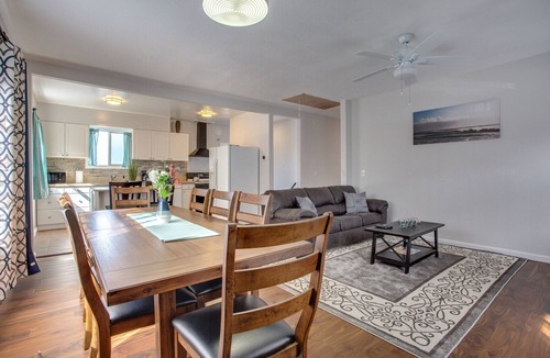 Park West House | *FULL REMODEL* 4 BD Entire House Located Close to Downtown!
