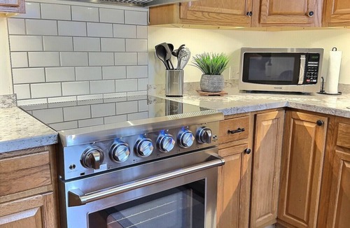 Big Timber Apartment | Fully-furnished Modern Apartment/Executive Suite in Heart of Townn