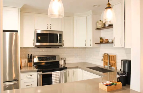 North Park House | Fully Renovated 3-Story Townhome - 93 Walk Score