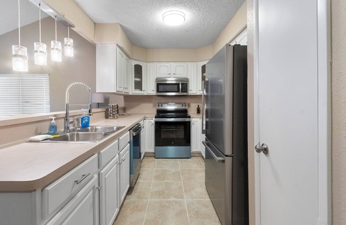 George Bush Park/Eldridge House | Fully renovated 4 bed house 1.5 mile to vibrant Westheimer with new appliances