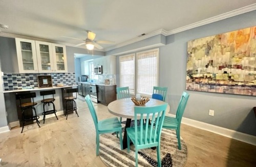 North End Condo | Fully renovated and expanded Northend condo 1.5 blocks to beach w/parking