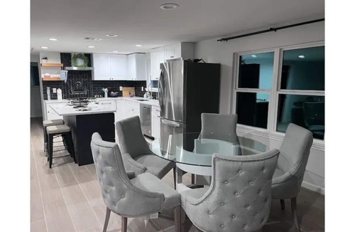 Laguna Park House | Fun, Family Friendly Home steps to Lake Whitney