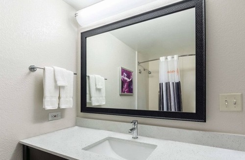 Arsenal House | Fun-filled Stay! 3 Convenient Units, Onsite Pool w/ FREE Breakfast, The Alamo!