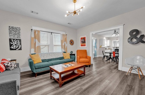 East Memphis House | Funky & Fun - Home centrally located in Memphis!