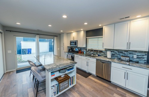 Detroit - Shoreway House | Funky Modern Home Minutes Drive from Downtown CLE