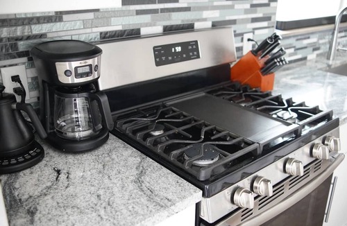 Detroit - Shoreway House | Funky Modern Home Minutes Drive from Downtown CLE