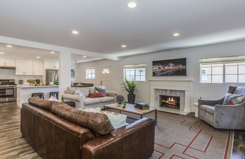 Hermosa Village House | Funtierland + Trenton + Close to Disney + Wifi + Pet Friendly