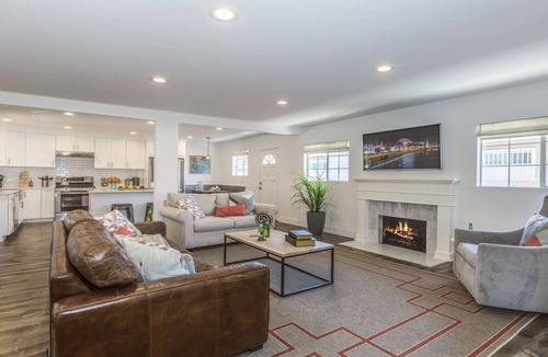 Hermosa Village House | Funtierland + Trenton + Close to Disney + Wifi + Pet Friendly