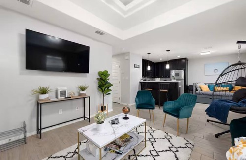 Edinburg House | Furnished 2BR/2BA Monthly Comfy King Workspace + Laundry Near Hospitals
