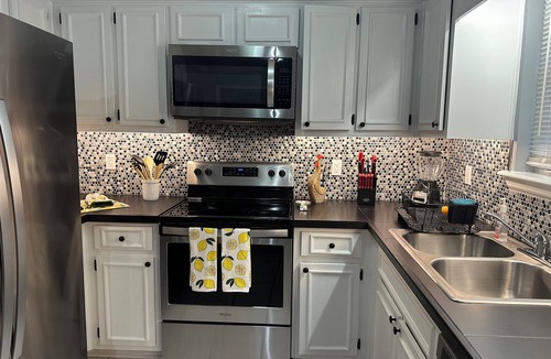 Aiken House | Furnished 3BR Home, Near Bruce’s Field & Polo Grounds, Short & Extended Stays
