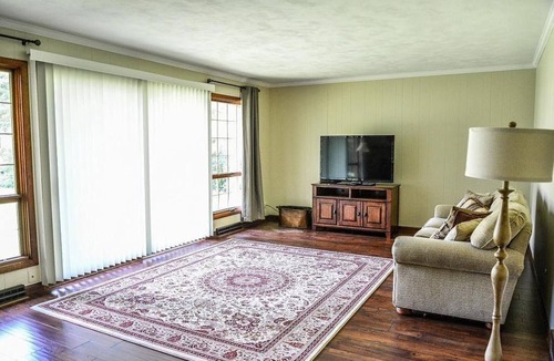 Lima House | Furnished Home in Quiet Neighborhood close to everything.