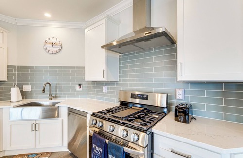Marblehead House | Furnished Screened Porch: Baypoint Resort Home!
