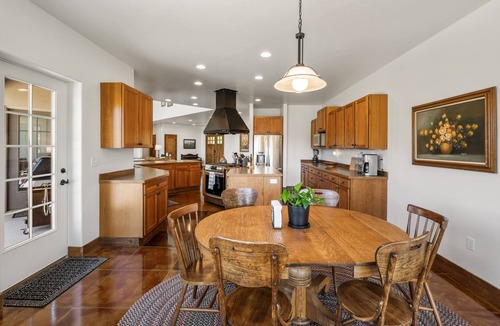 Belgrade House | Gallatin Getaway - Cheerful Home with Hot Tub