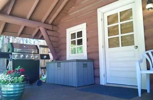 Gallatin Gateway House | Gallatin River waterfront fly fishing access w/fire pit - Historic Gallatin River Cabin