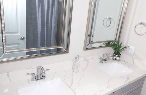 MacGregor Apartment | GALLERIA (8 MI)| ECO-FRIENDLY APT| 2 KING BEDROOMS