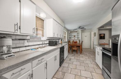 White Rock Hills House | Game Point in White Rock