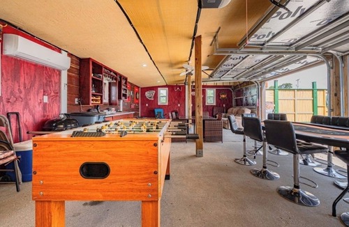 Rockport House | Game Room Fishing/Duck Hunts Bar Fire Pit