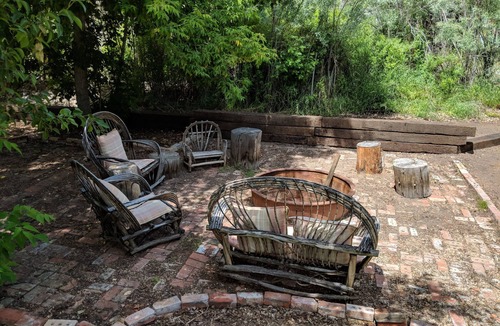 Challis House | Garden Creek Retreat - Remodeled Home with Luxury Furnishings