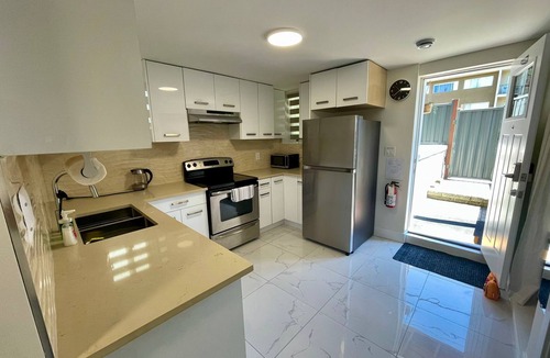 New Westminster House | Garden Suite can be Interconnected with additional space. Discounted long stays!