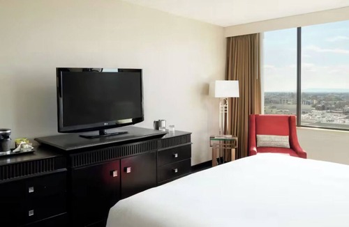 Little Tokyo Hotel | Garden View Stay: Walkable to Union Station & Walt Disney Hall – Great Value