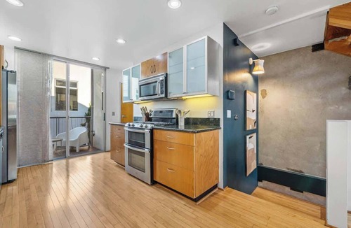 East Village House | Gaslamp Row House - Sleeps 8, Private Garage, AC