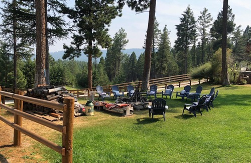 Somers Cottage | Gated Luxury Lodge 2 Bedroom 2 Bath 4 Beds Fireplace Sleep6 Lake View EV Charger