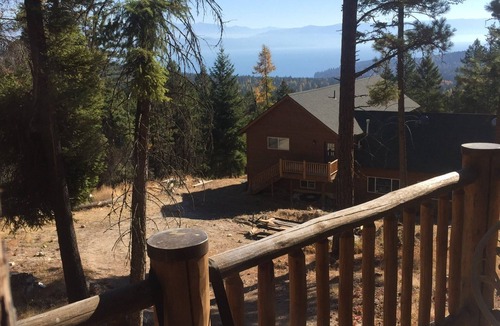 Somers Cabin | Gated Luxury Queen Bed Cottage Sleeps 2 Air Conditioning Kitchenette EV Charger