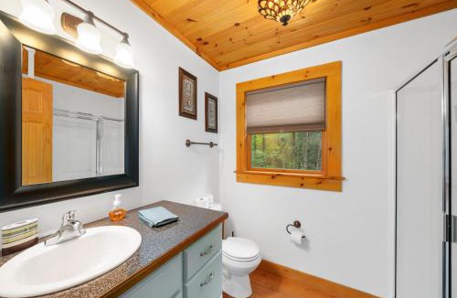 Vein Mountain House | Gated neighborhood - Hot Tub & Fire Pit