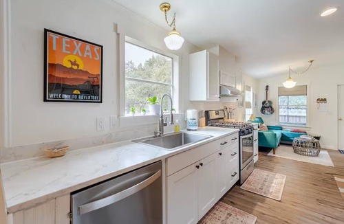Wimberley House | Gated River Access at Blanco River, Big Cottage in Wimberley - 9 min to Square