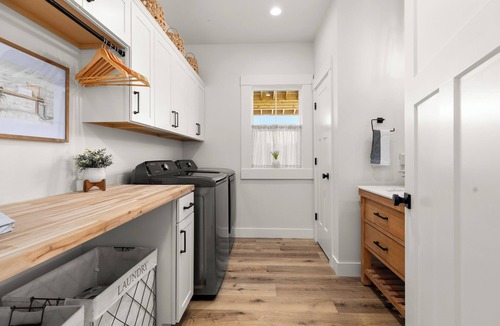 Columbia Falls House | Gather in Comfort: Large Property with 5 Rentals