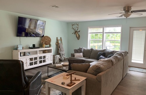 Pettit House | Gem on Lake Tenkiller with open floor plan and game room for kids/adults.