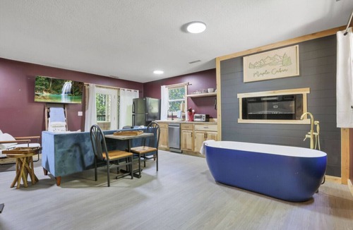 Lancaster Cabin | Gentle Breeze: The Maple: Romantic Secluded Getaway