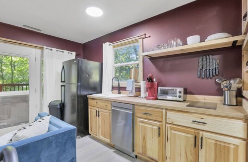 Lancaster Cabin | Gentle Breeze: The Maple: Romantic Secluded Getaway
