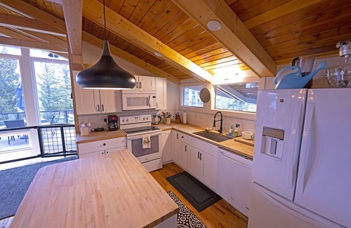 Georgetown House | Georgetown Lake Views! Discovery Ski Area and Lake Shore Minutes Away! Hot Tub!