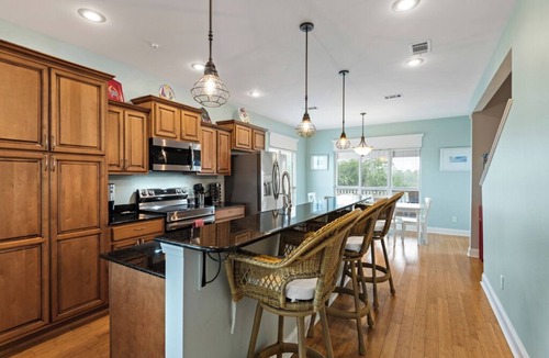 Shoreline Park House | Getting Nauti by the Bay! 5 Bedrooms, Waterfront!