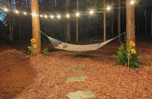 Huntersville Cabin | Gigi's Treehouse-Hot Tub/Firepit/Huntersville