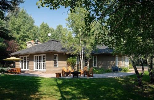 Sun Valley House | Gimlet Family Home Close to Lift with Hot Tub!