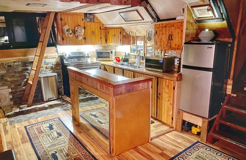 Essex Cabin | Glacier Cliffside Chalet