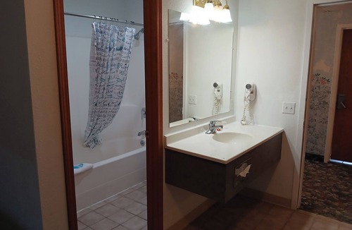 Santa Rita Hotel | Glacier Gateway INN