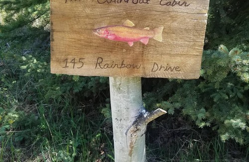 Polebridge Cabin | GLACIER GLAMPING! STEPS FROM THE POLEBRIDGE MERCANTILE!