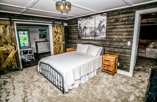 Columbia Falls Other | Glacier Park Farmhouse couples /honeymoon /wedding travels/family HOT TUB views