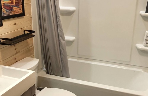 Babb House | Glacier Summit - Spacious, New & Modern Villa Overlooking the Forest & Rockies