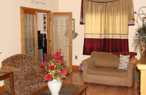 Jamestown Hotel | Gladstone Inn and Suites